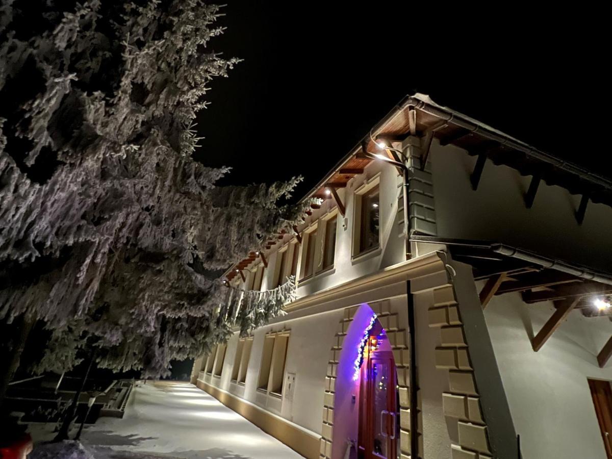 Hotel Galeria Pezinska Baba Pezinok Dış mekan fotoğraf