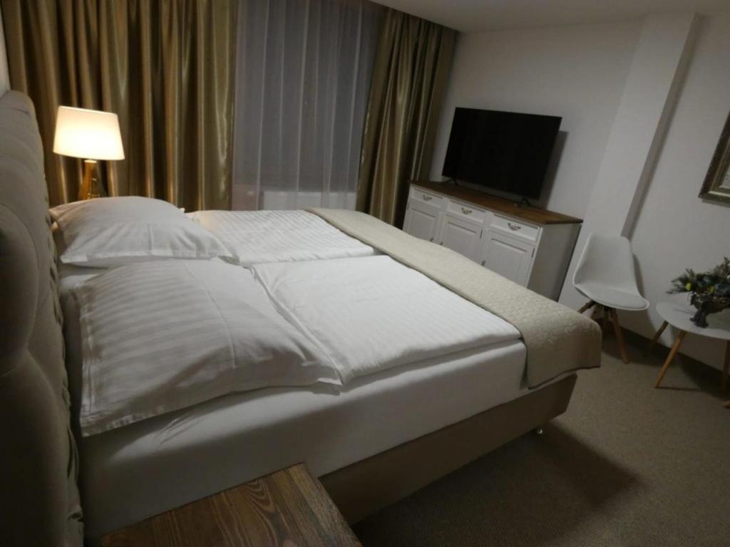 Hotel Galeria Pezinska Baba Pezinok Dış mekan fotoğraf